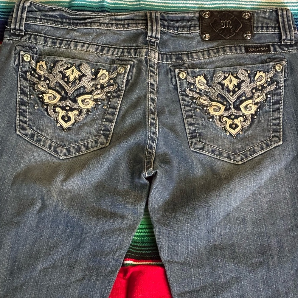 Women’s miss me’s jeans with bling pockets low-rise, new without tag